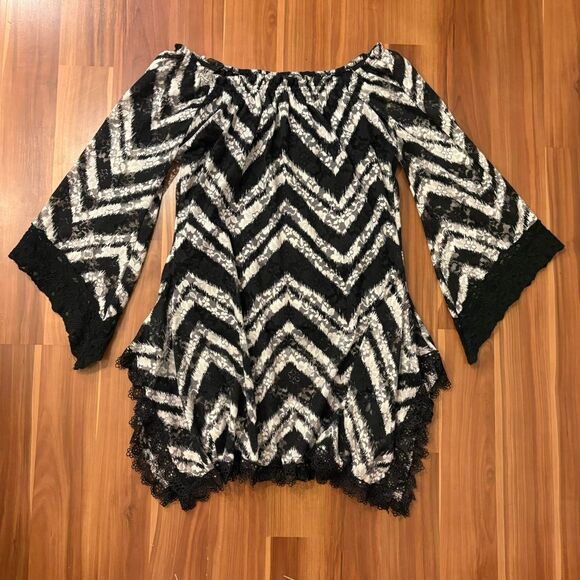 off the shoulder flare sleeve handkerchief hem zig zag black and white minidress - Picture 1 of 6